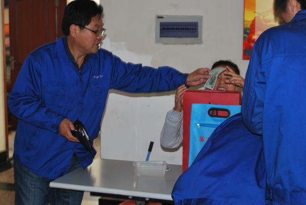 滬工內(nèi)部捐款,公司工會(huì)主席林銀華帶頭捐款”募捐活動(dòng)4