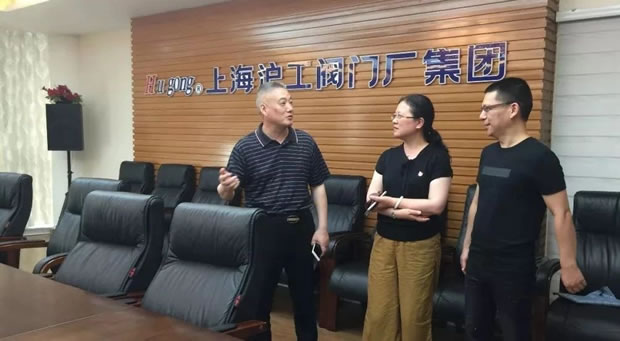 華亭鎮黨委副書記顧穎健、工會主席何柯文走訪慰問我司(圖2)