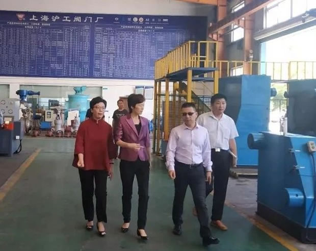 �Ϻ��мζ��^(q��)ί��ί�����^(q��)�L(zh��ng)������ҕ�����a(ch��n)܇�g���D1��