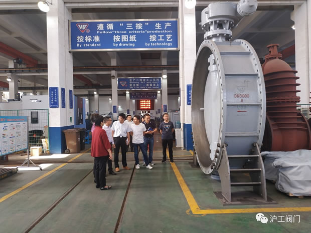 �Ϻ��мζ��^(q��)ί��ί�����^(q��)�L(zh��ng)������ҕ�����a(ch��n)܇�g���D2��