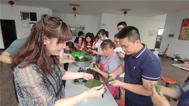 2021年上海滬工閥門廠端午節(jié)包粽子活動(圖1)