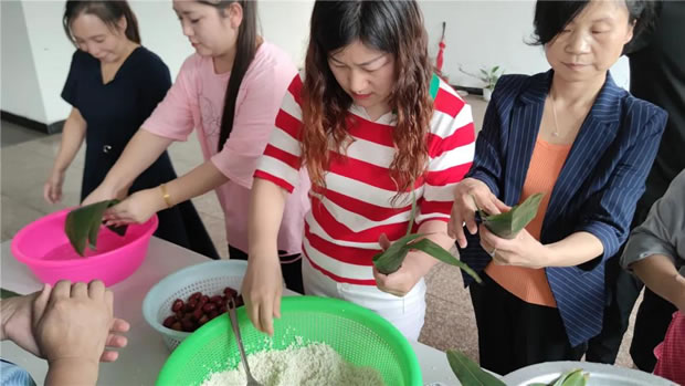 2021年上海滬工閥門廠端午節(jié)包粽子活動(圖6)