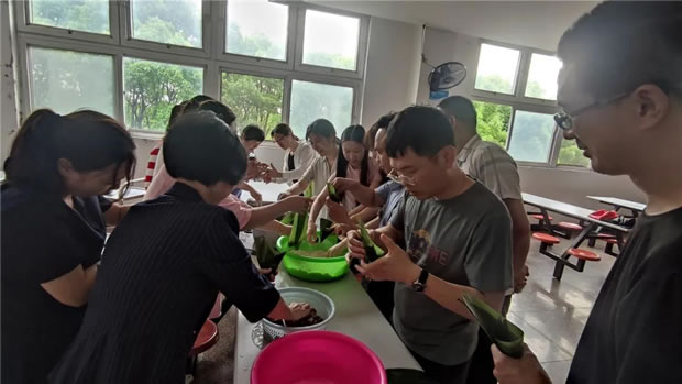 2021年上海滬工閥門廠端午節(jié)包粽子活動(圖7)