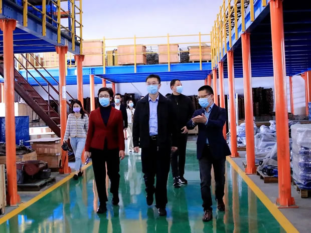 嘉定區(qū)委副書(shū)記周文杰蒞臨上海滬工閥門(mén)廠開(kāi)展走訪調(diào)研工作(圖3)